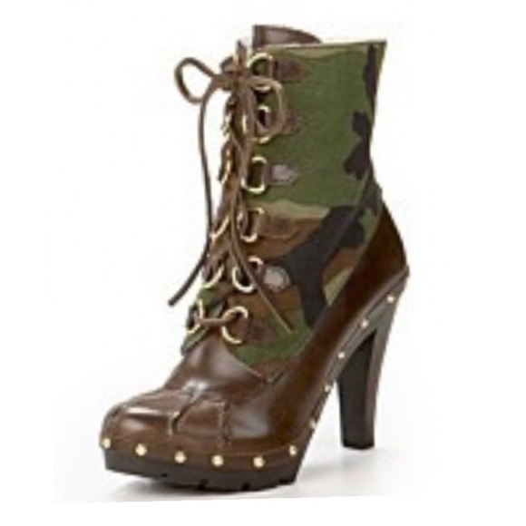 Michael Kors Studded Camouflage Leather Boot Size 6.5 - Picture 3 of 11